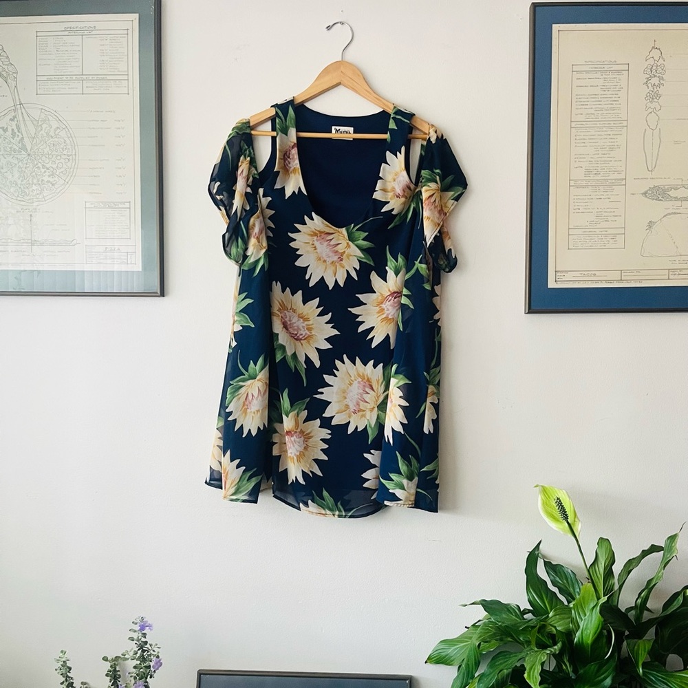 MUMU ALL OVER FLORAL PRINT DRESS!!